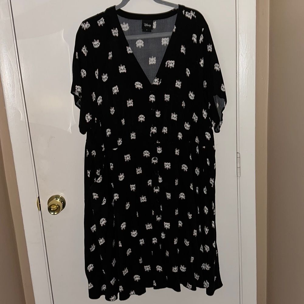 Lightly used Disney Marie silly face dress Torrid Size 5